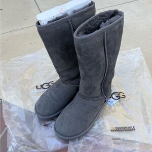 UGG Classic Genuine Shearling Lined Boots W6 Grey